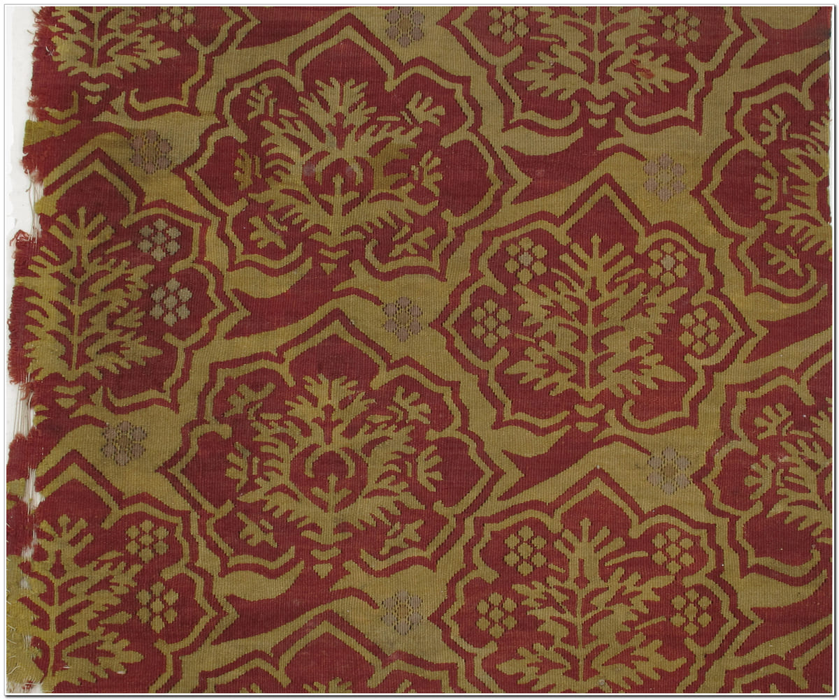 Готический орнамент на ткани и в вышивке