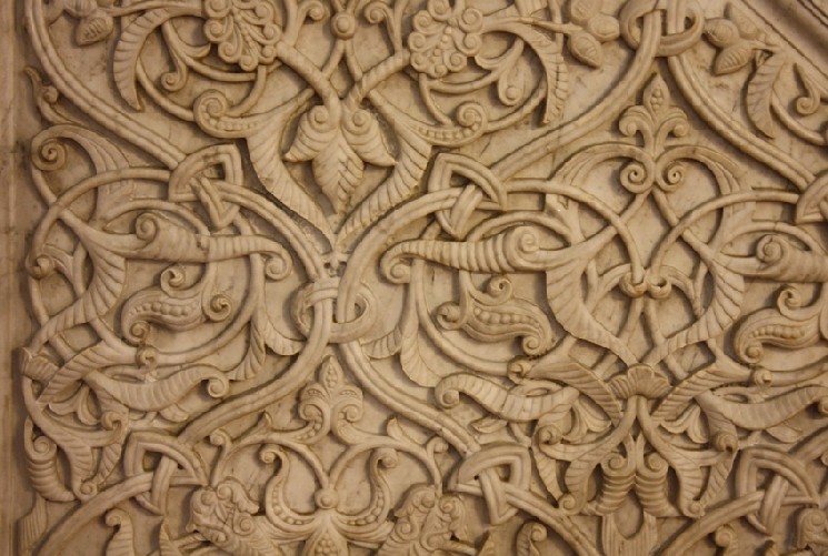 Каменный рельеф с арабесками