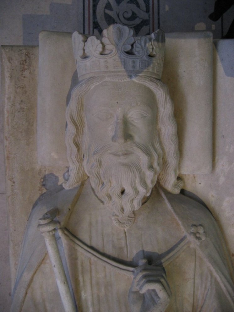 Скульптура Хлодвига I в соборе Сен-Дени под Парижем